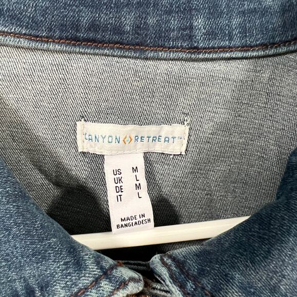 Canyon Retreat Heartland Denim Jacket with Raw Hem Detail River Wash, Medium - Picture 3 of 8